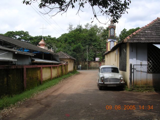 mainroadasseenfromtheroadleadingtothethrikkunnathupallyseminary.jpg
