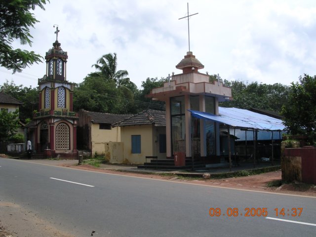 mainroadleadingtostmaryschurchtheseminaryatthrikkunnathualwaye.jpg