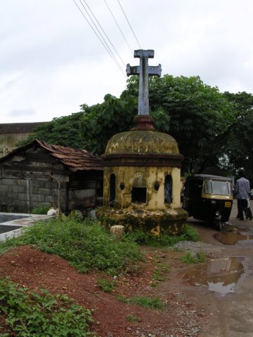 oneoftheshrinesofthrikkunnathstmaryschurch.jpg