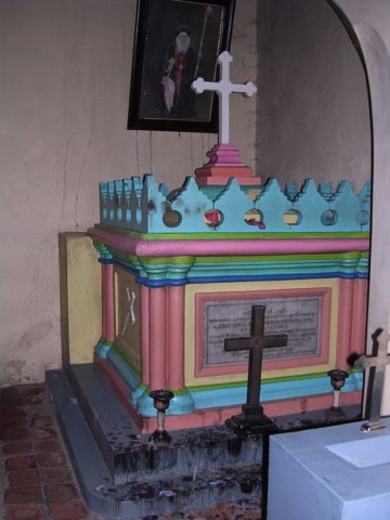 sacredtombofourvaliyathirumeniatthrikkunnathstmaryschurch.jpg