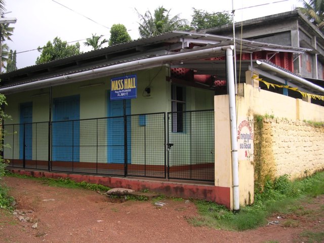 thenearbymasshallwhichisusedasachapelbythejacobitesyrianchurch.jpg